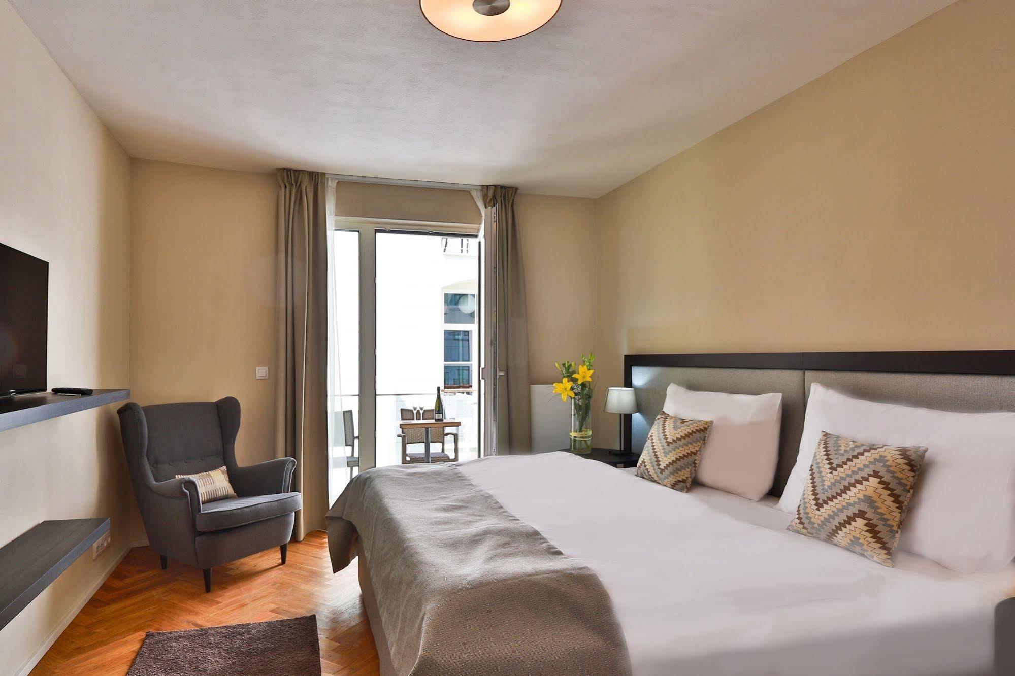 Aparthotel & Prag